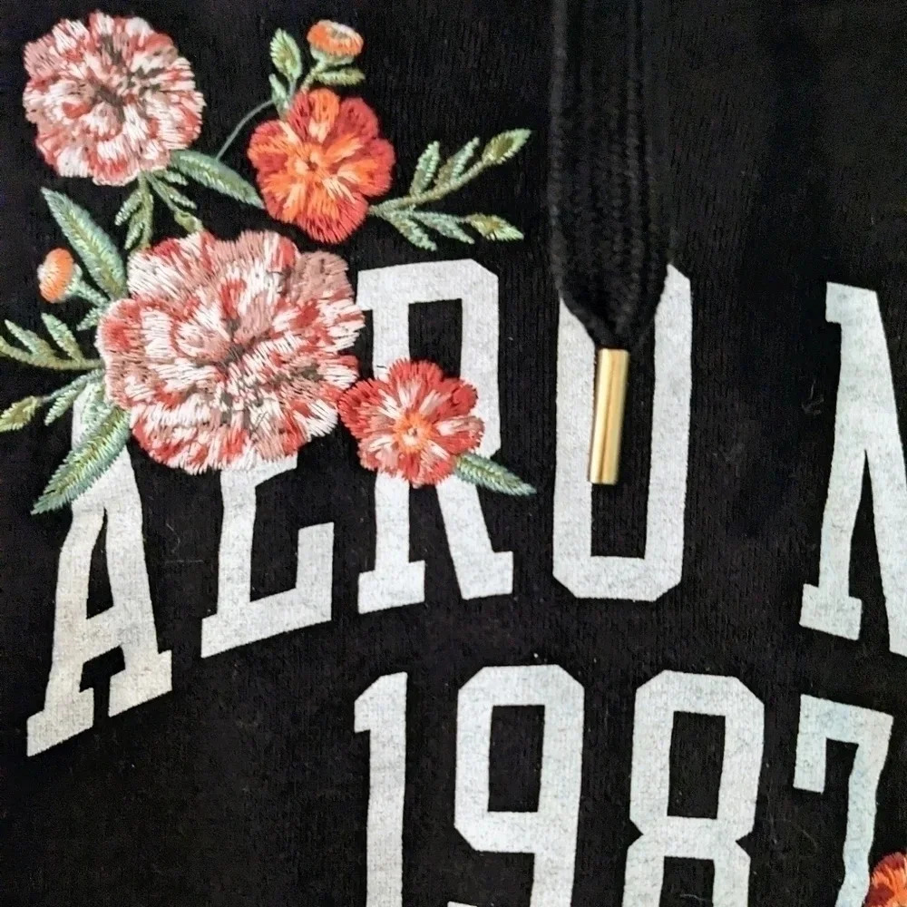 AERO‎ NYC 1987 Floral Embroidered Cropped Hoodie Sweatshirt